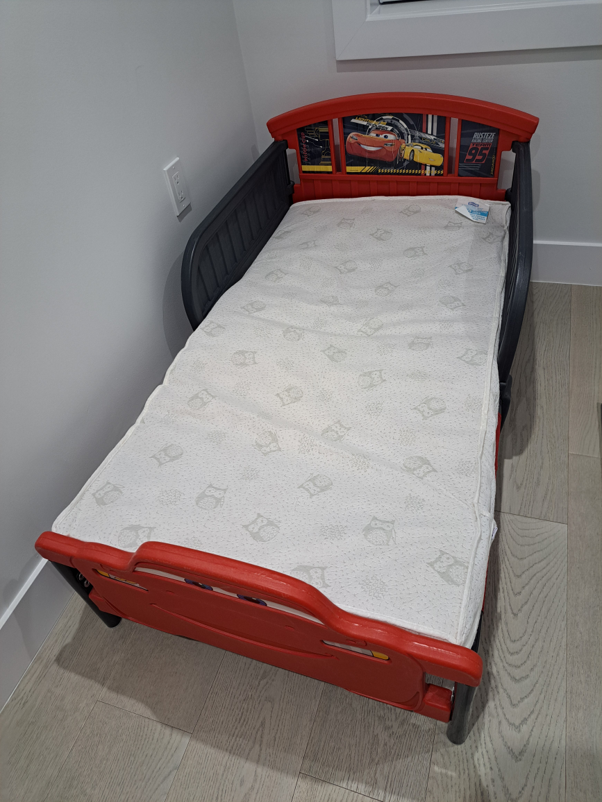 Lightning McQueen Cars toddler bed