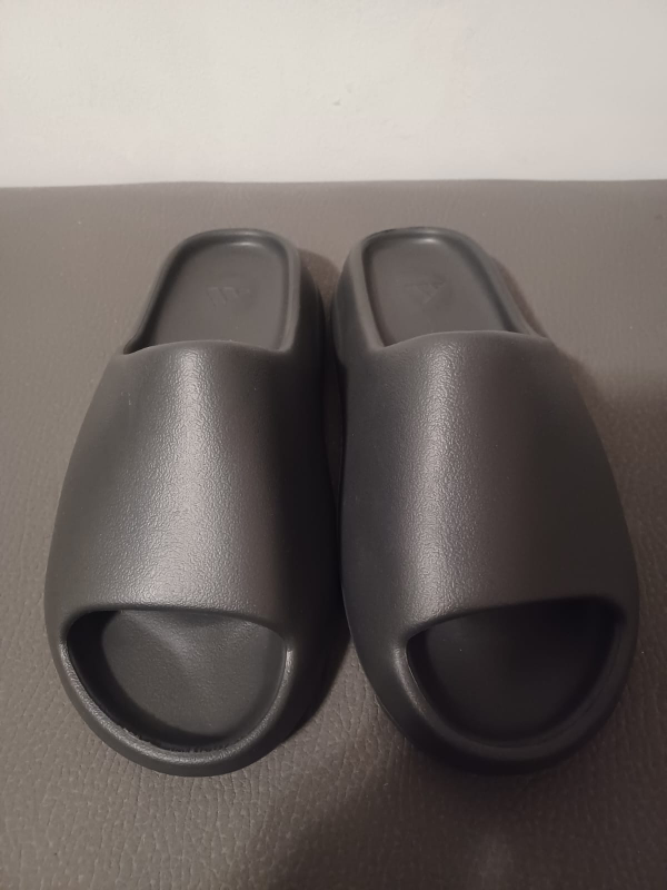Yeezy Slides Size 10 Onyx - photo 2