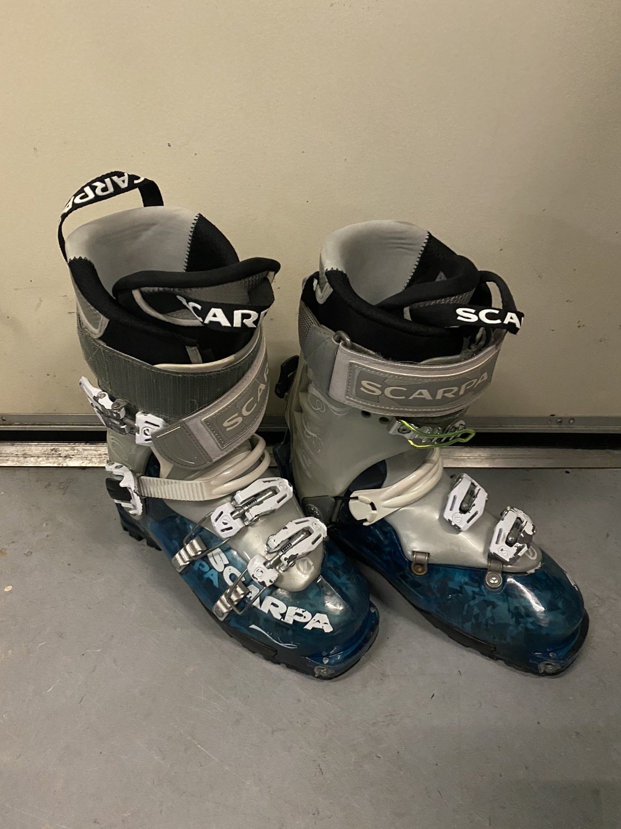 Scarpa Women ski boots image indicator(2)
