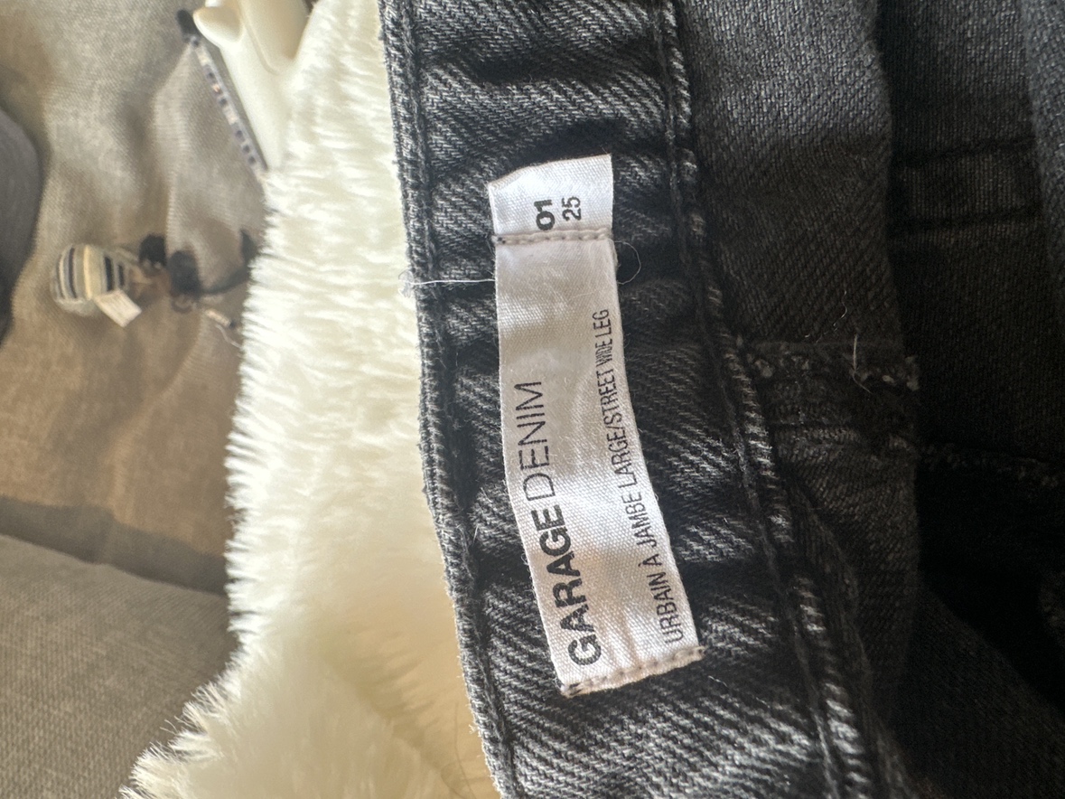Black ripped oversized jeans garage - photo 3