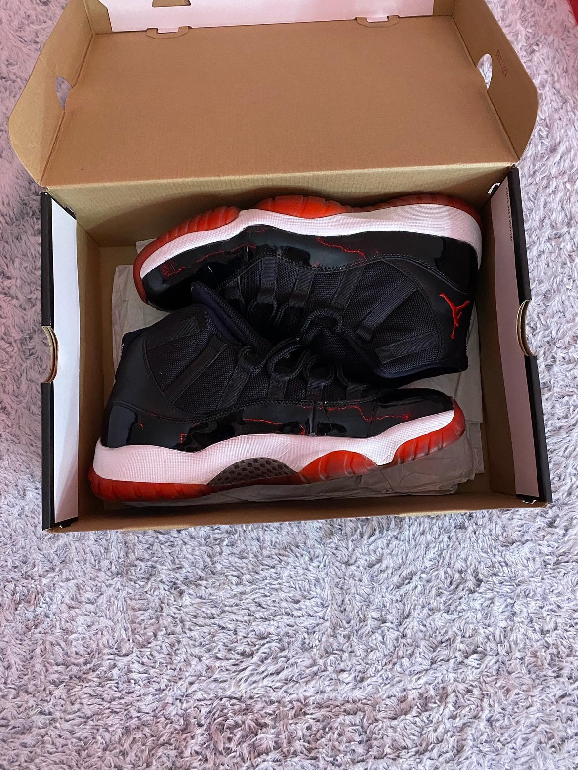 Jordan 11 Bred thumbnail