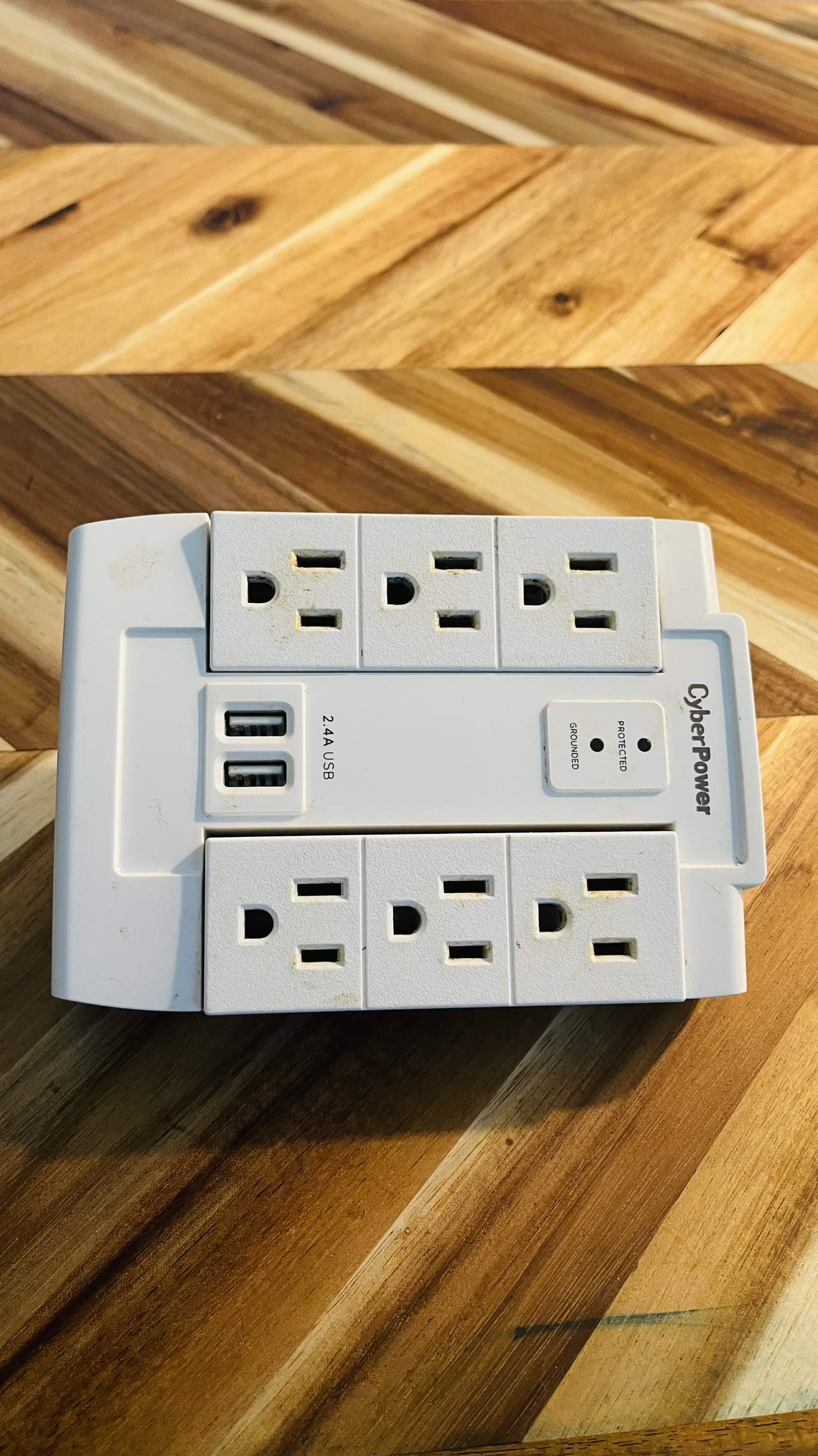 CyberPower Wall Outlet Extender thumbnail