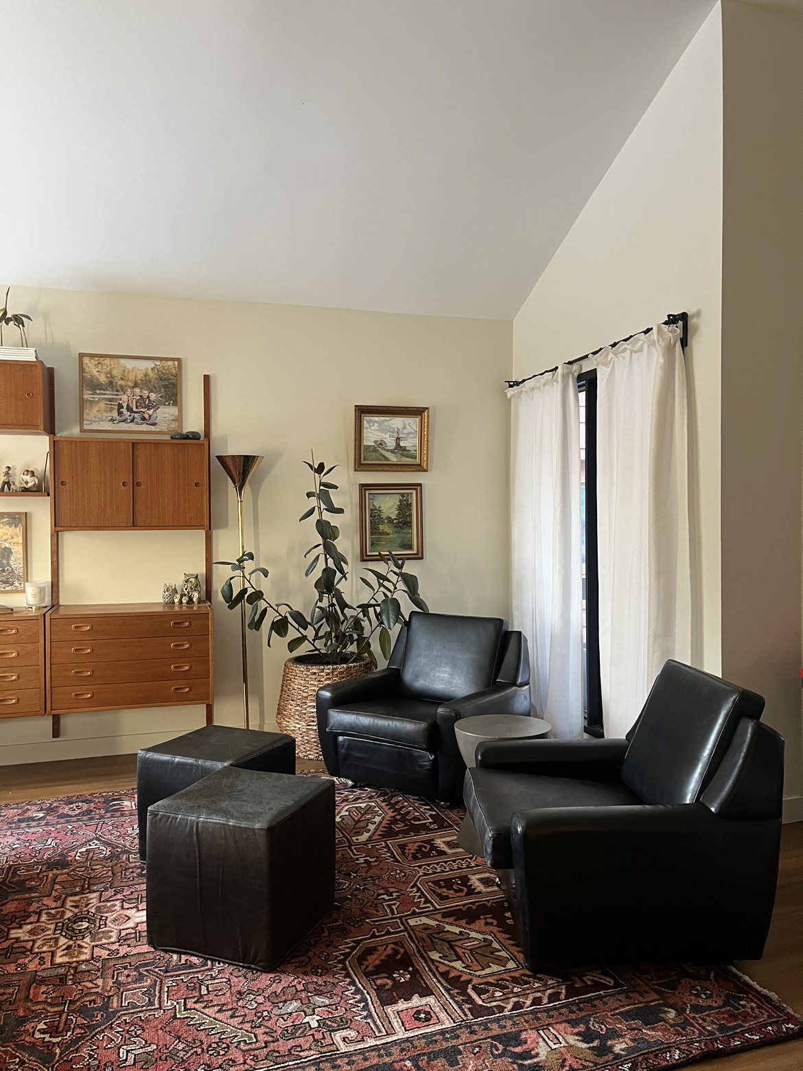 1970s High End German Made Mid Century Chairs with Ottomans - photo 2