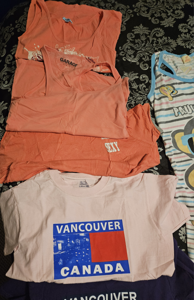 FREE House Clothes for Women and bonnet/ toques - photo 5