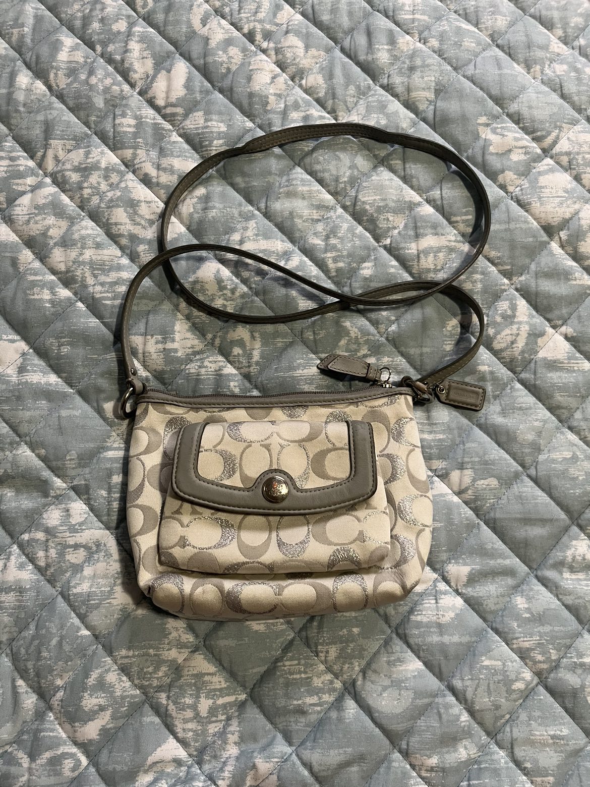 Used Women’s small Crossbody purse thumbnail