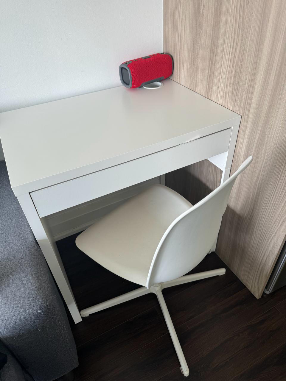 IKEA MICKE Desk + chair