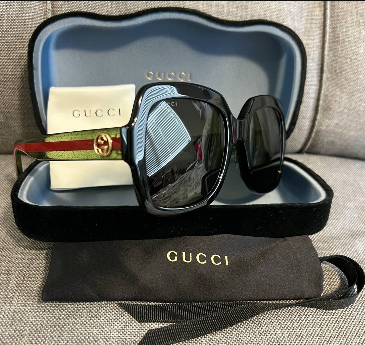 Authentic Gucci Black Oversized Sunglasses thumbnail