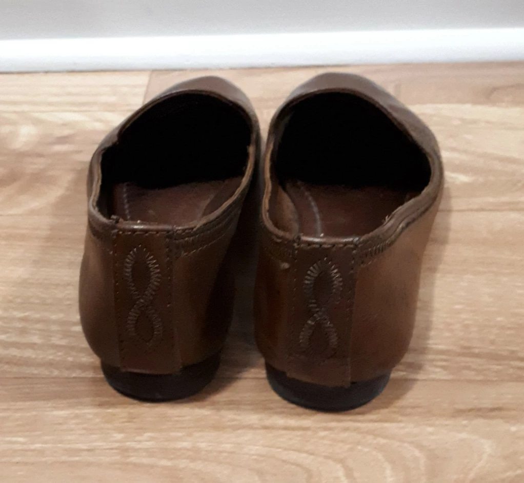 Frye flats.  #size7 B, image indicator(4)