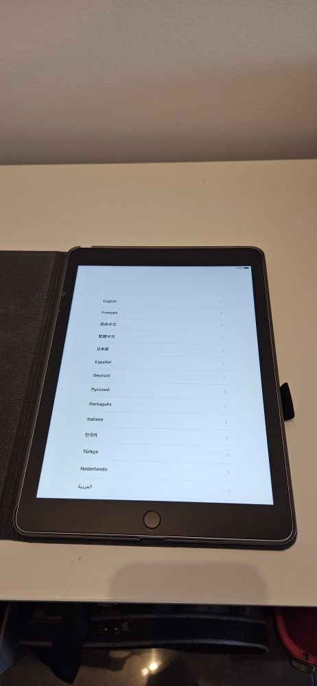 iPad Wi-Fi 32GB - Space Grey (6th Generation) image indicator(2)