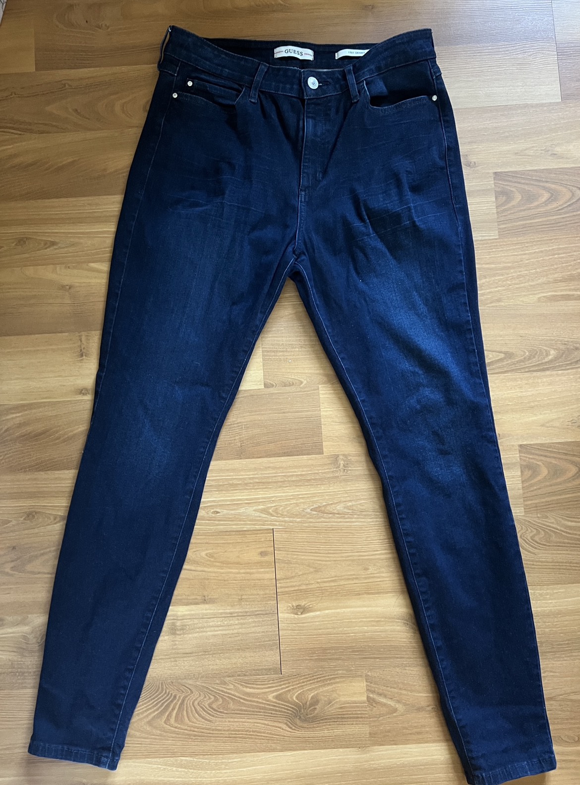 Guess 1981 Dark wash Skinny Jeans thumbnail