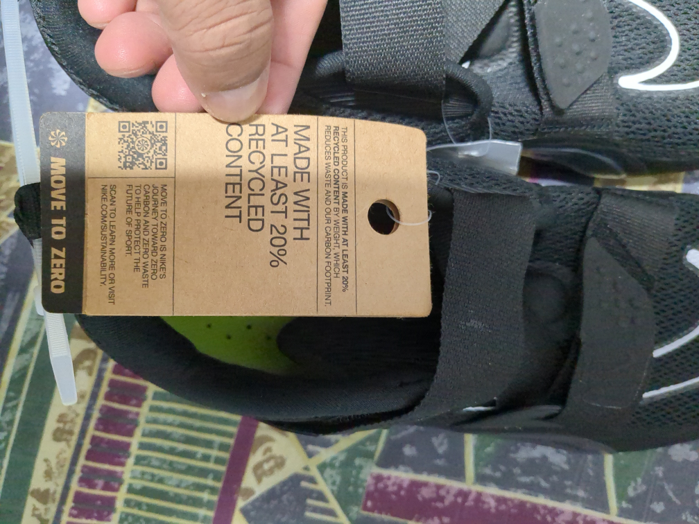 Brand new Nike shoes image indicator(2)