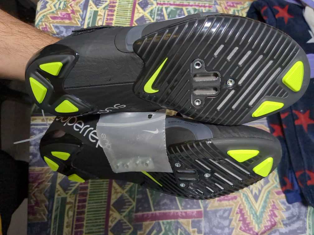 Brand new Nike shoes image indicator(3)