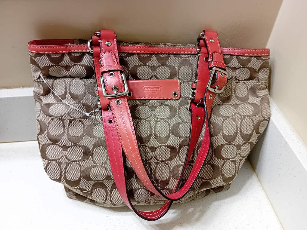 WOMENS SLIGHLY USED COACH TOTE BAG ONLY $49.99 thumbnail