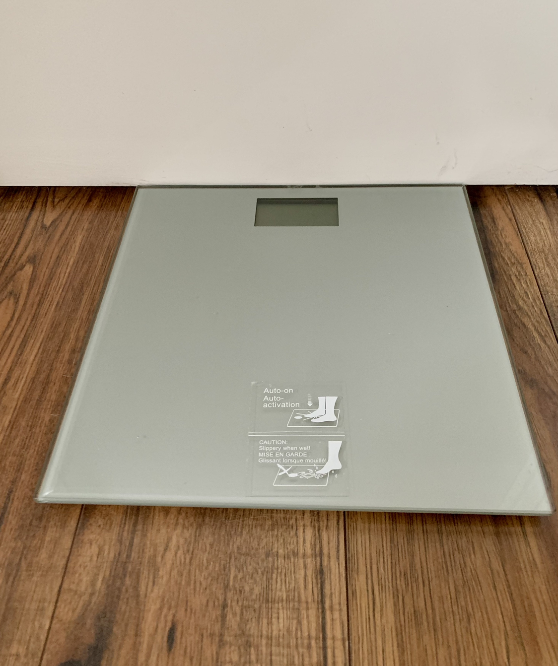 Used bathroom scale thumbnail