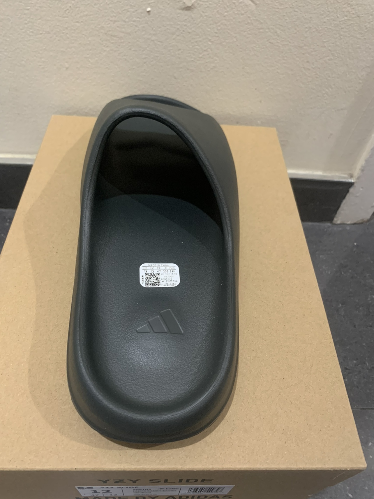 Yeezy slide adidas dark onyx