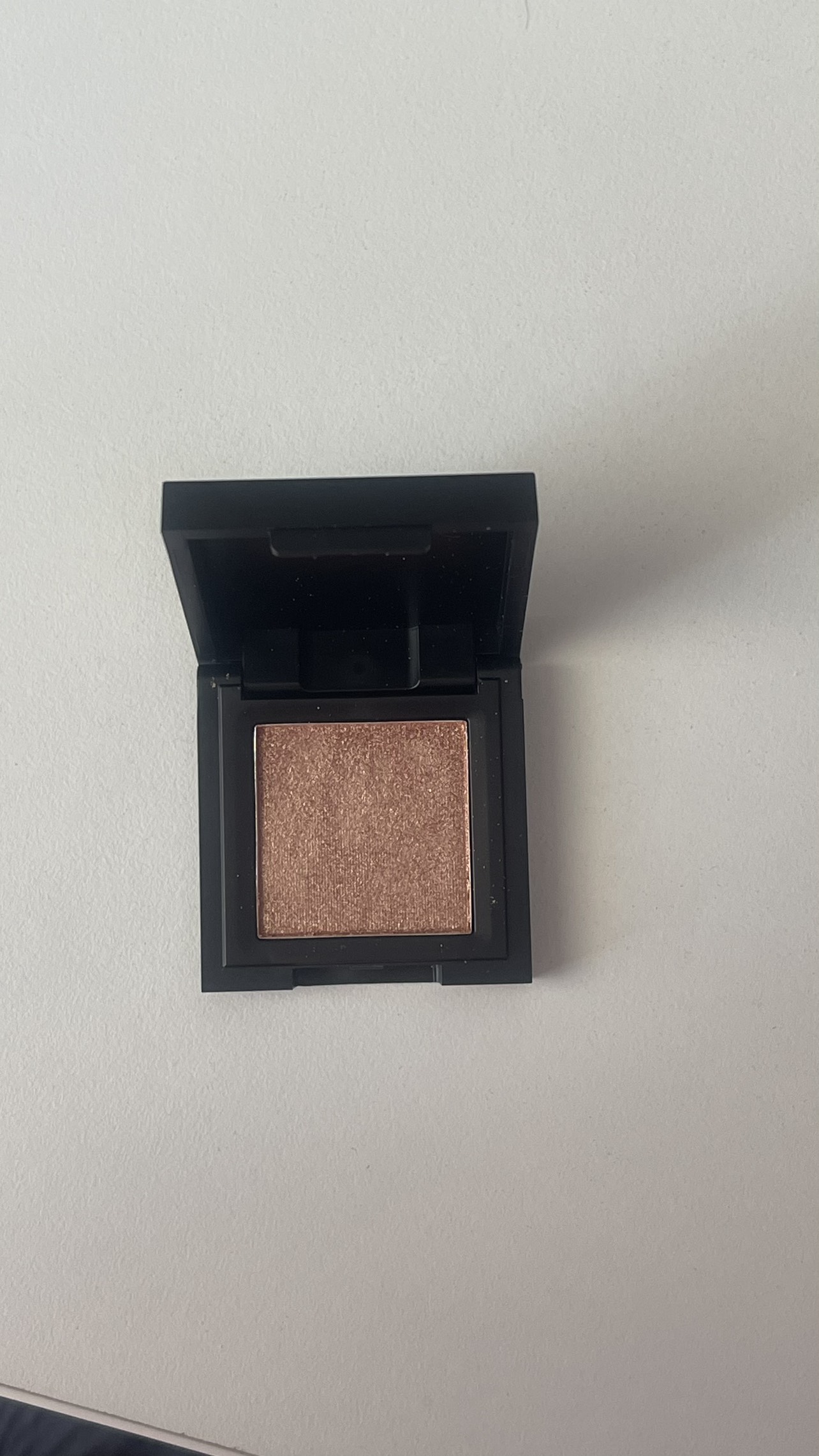 Araceli eyeshadow image indicator(5)