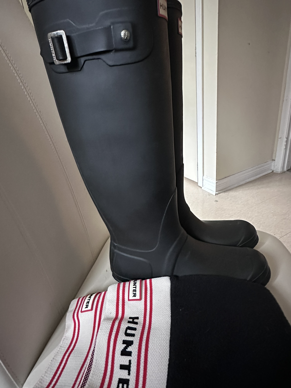 Women’s Hunter Boots and Socks Size 9 image indicator(3)