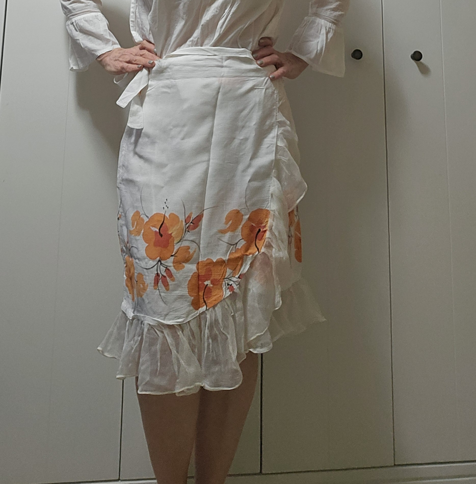 Women’s summery flowery skirt