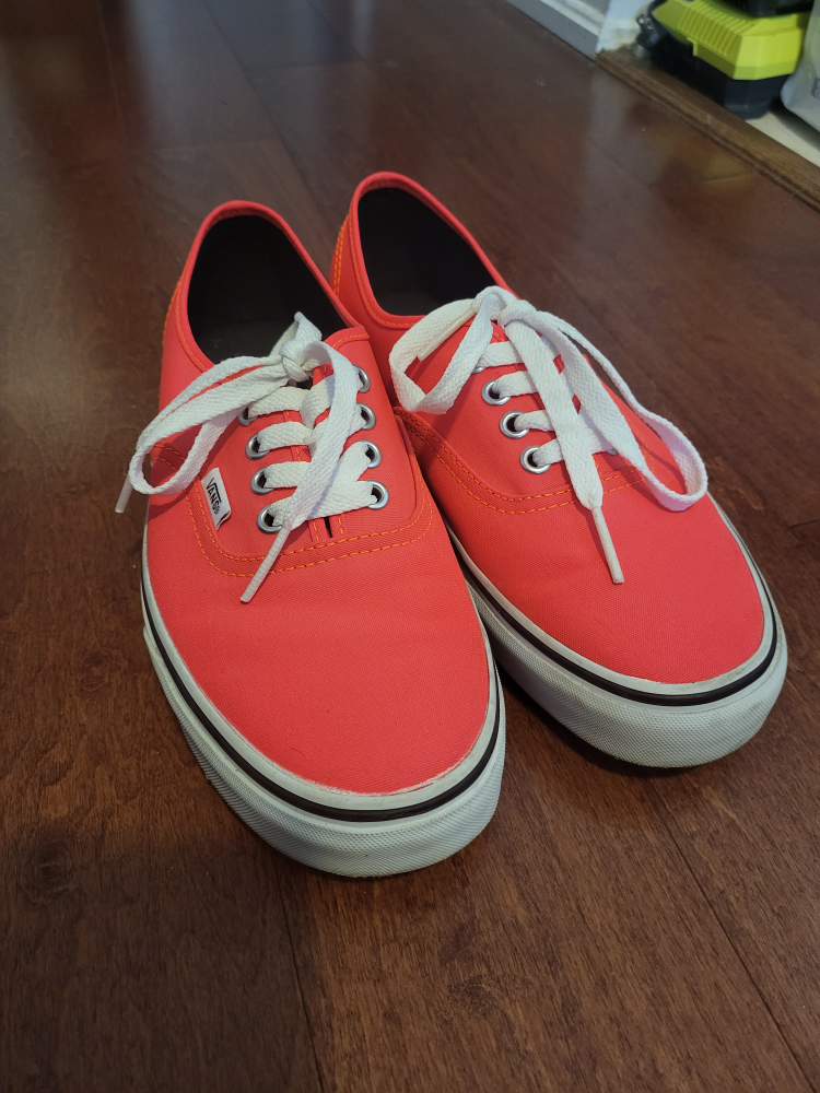 EUC Vans sneaker Man size 6, Woman size 7.5 thumbnail