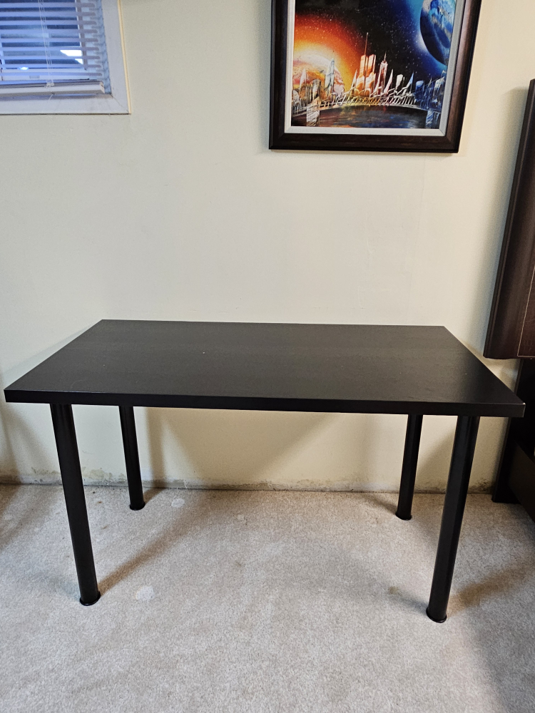 Desk - photo 3