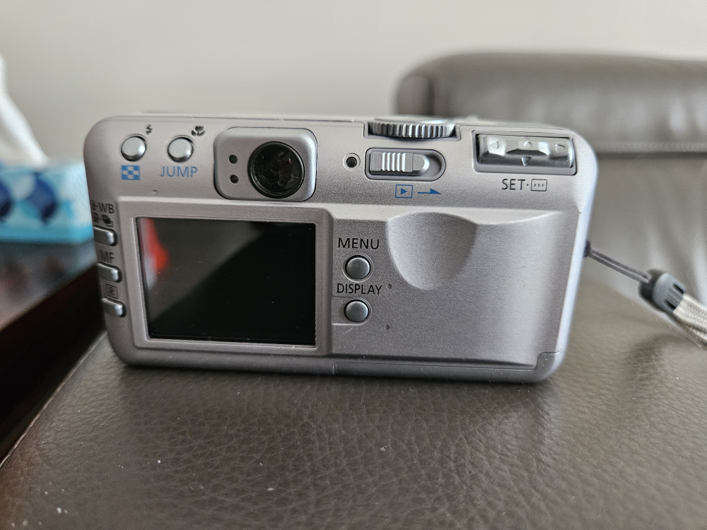 Canon PowerShot S30 - photo 2