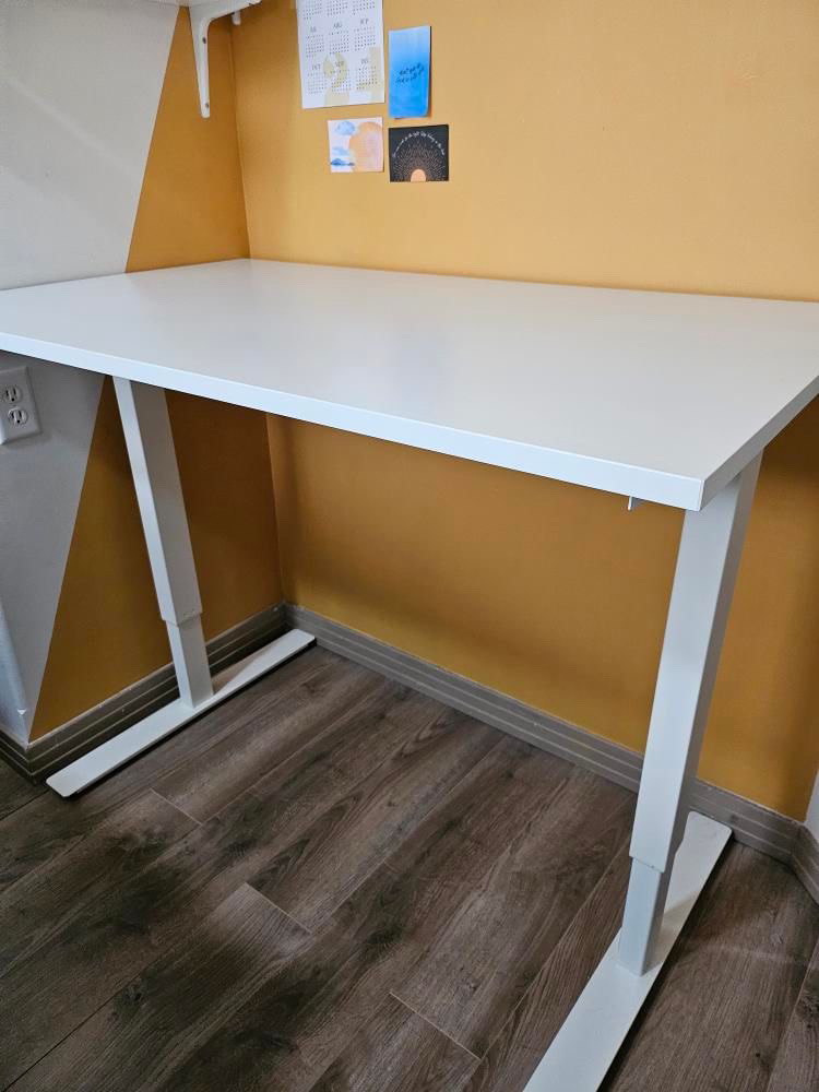 Desk - photo 3