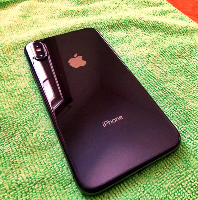 Beautiful iPhone X with New Battery by Apple. thumbnail