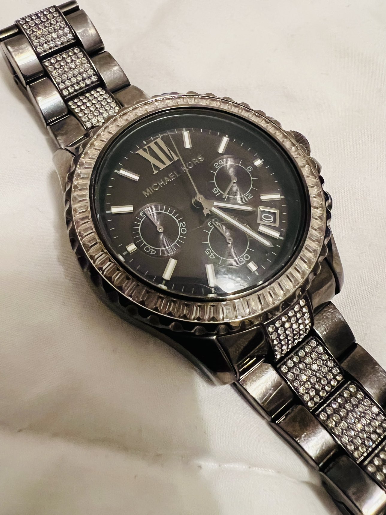 Micheal Kors image indicator(2)