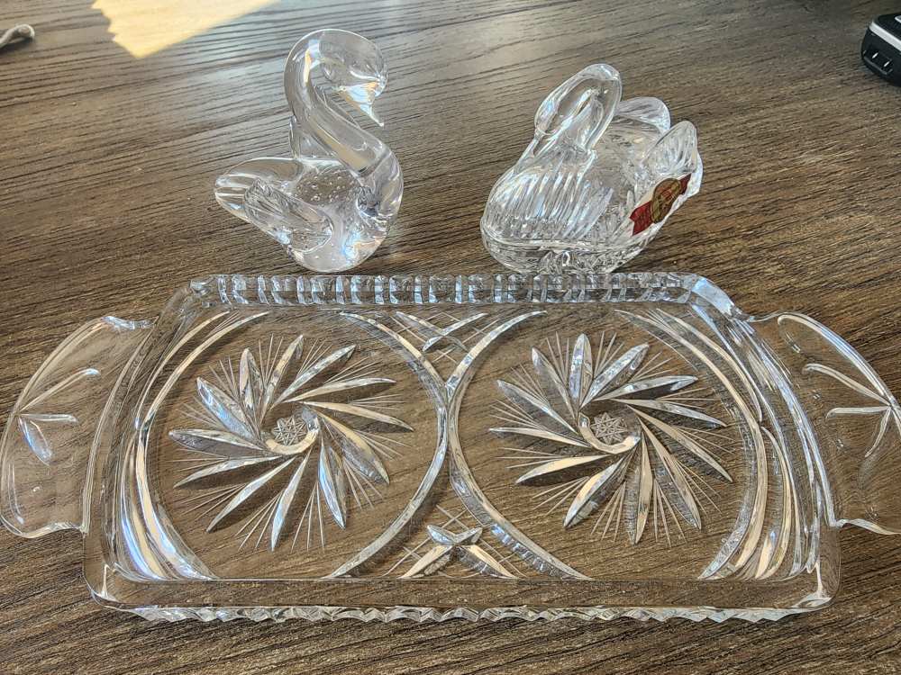 3pc crystal set in excellent condition thumbnail