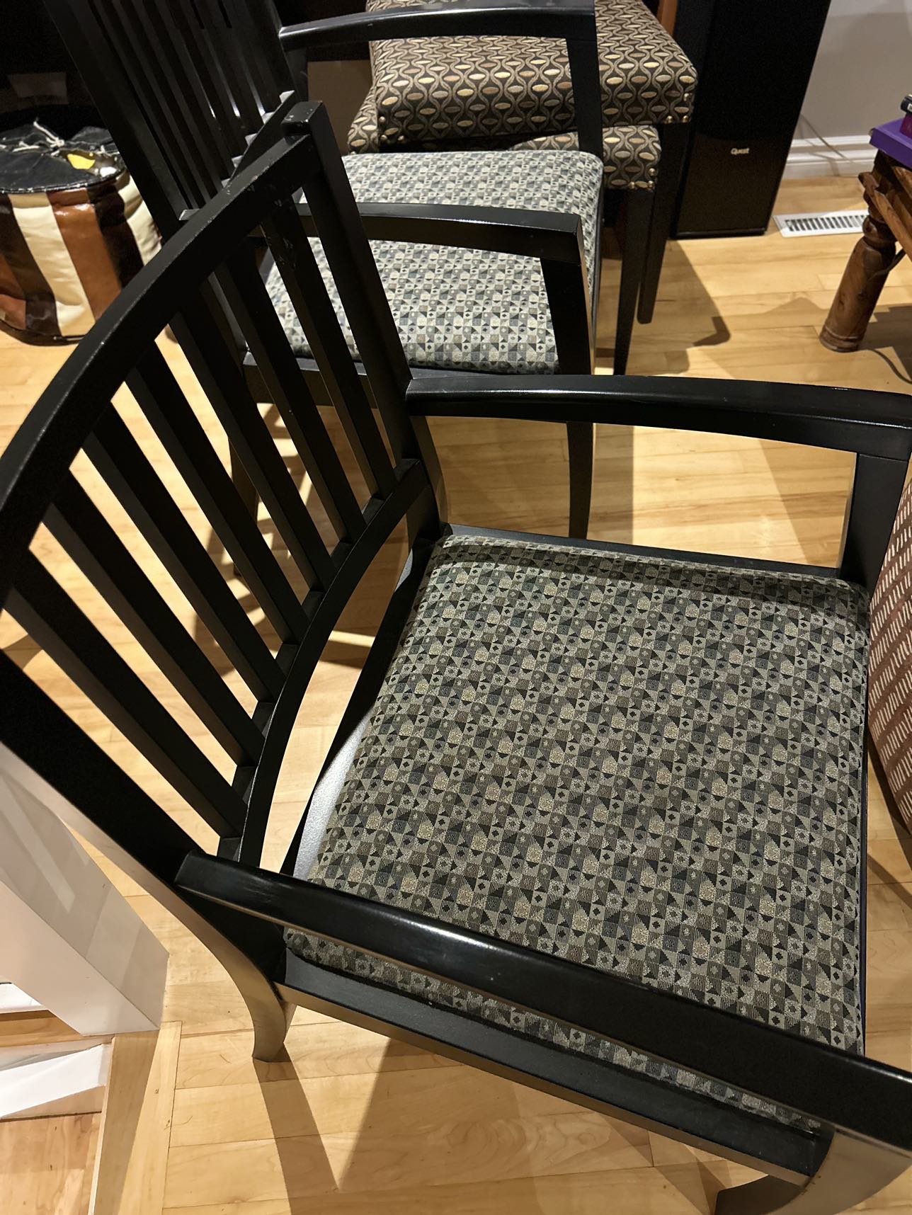 4 Unique chairs Italien designed solid wood fabric upholstery