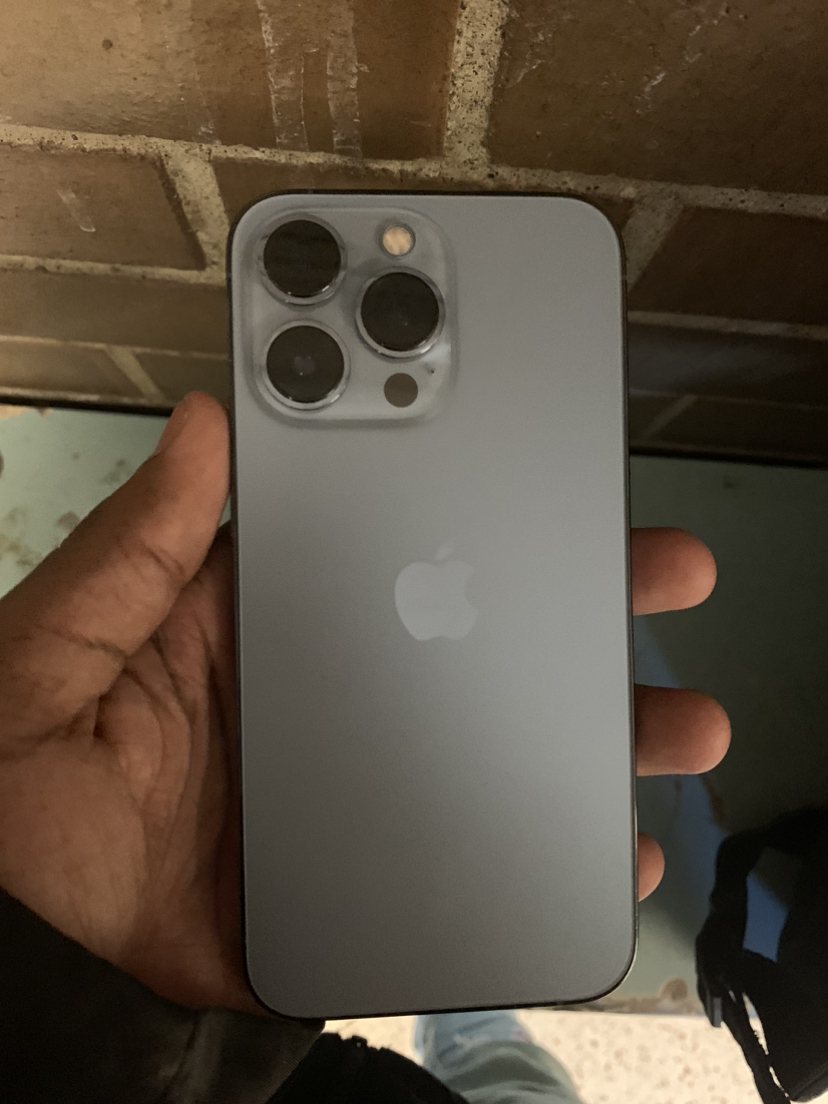 iPhone 13 Pro - photo 2