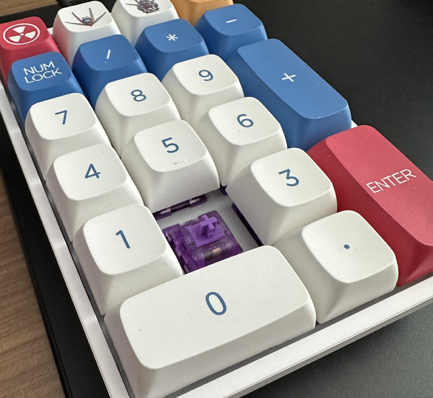 Gundam Mechanical Bluetooth Num Pad image indicator(4)