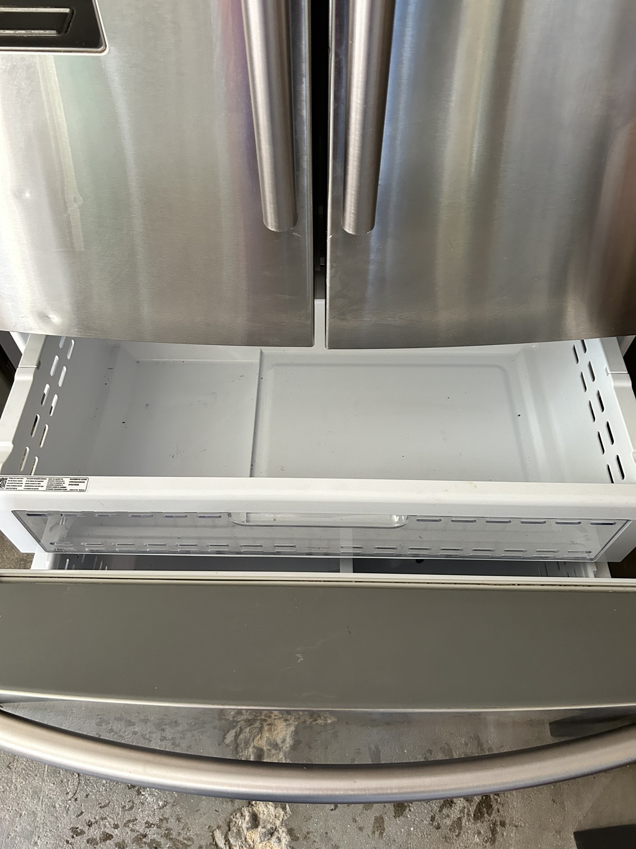 Stainless Steel Samsung Fridge w/ water and ice dispenser - photo 3