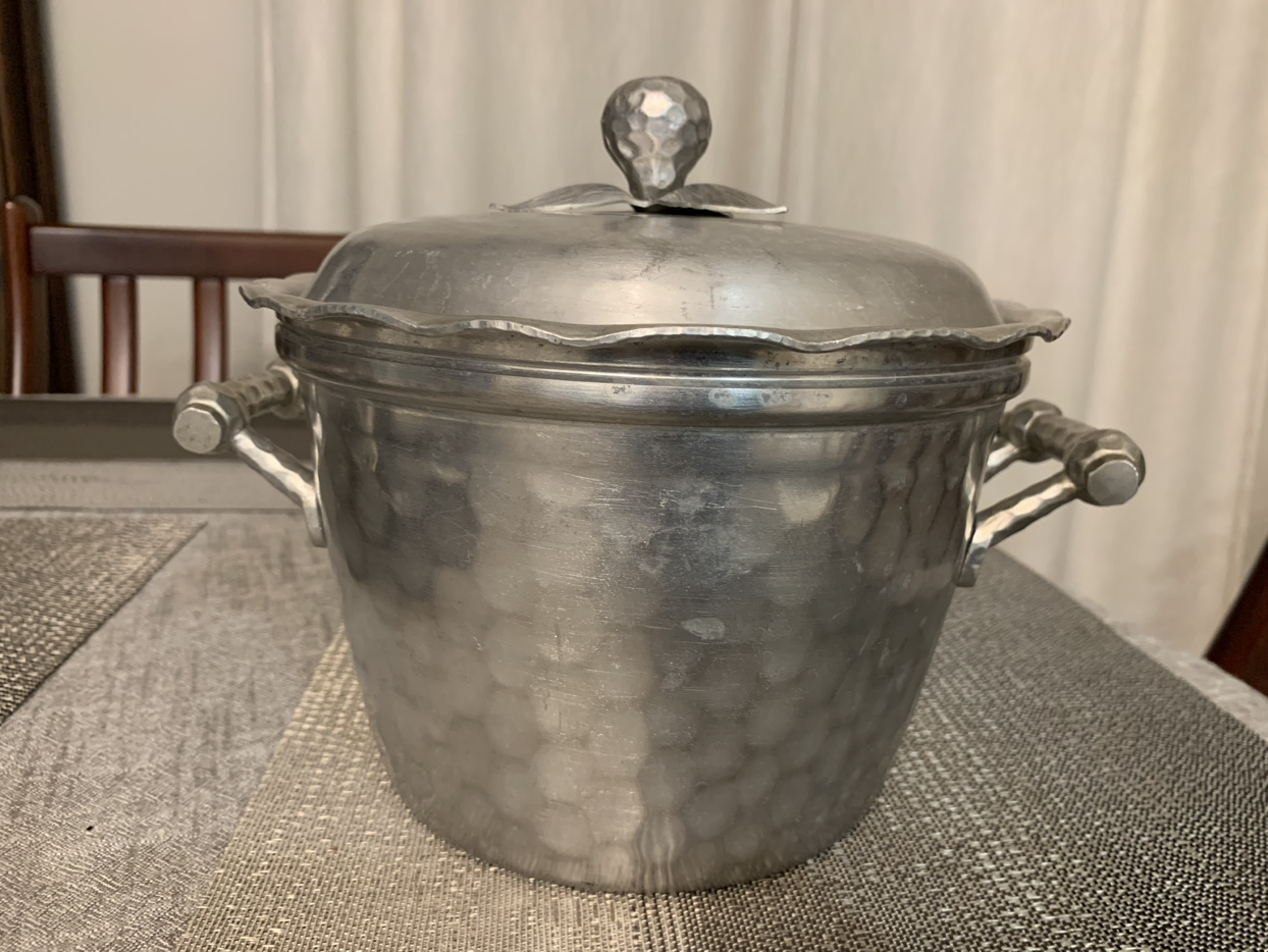 Vintage Everlast Hammered Aluminum Ice Bucket image indicator(8)