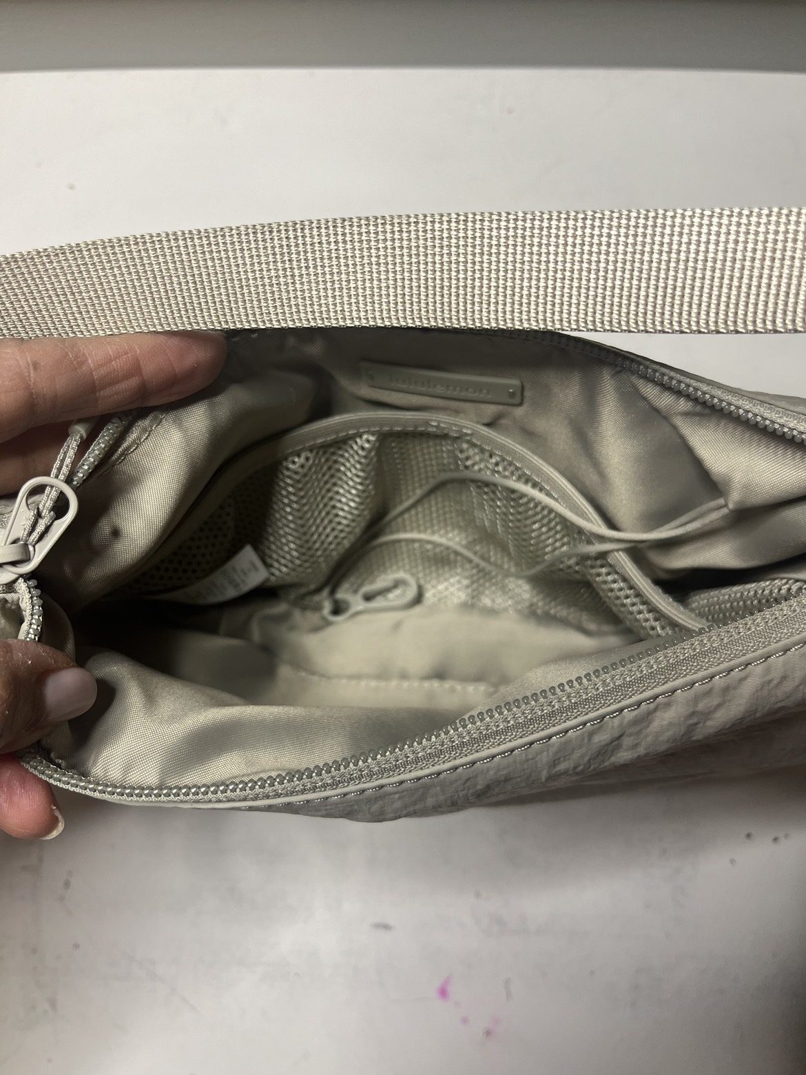 Lululemon Sling crossbody bag image indicator(3)