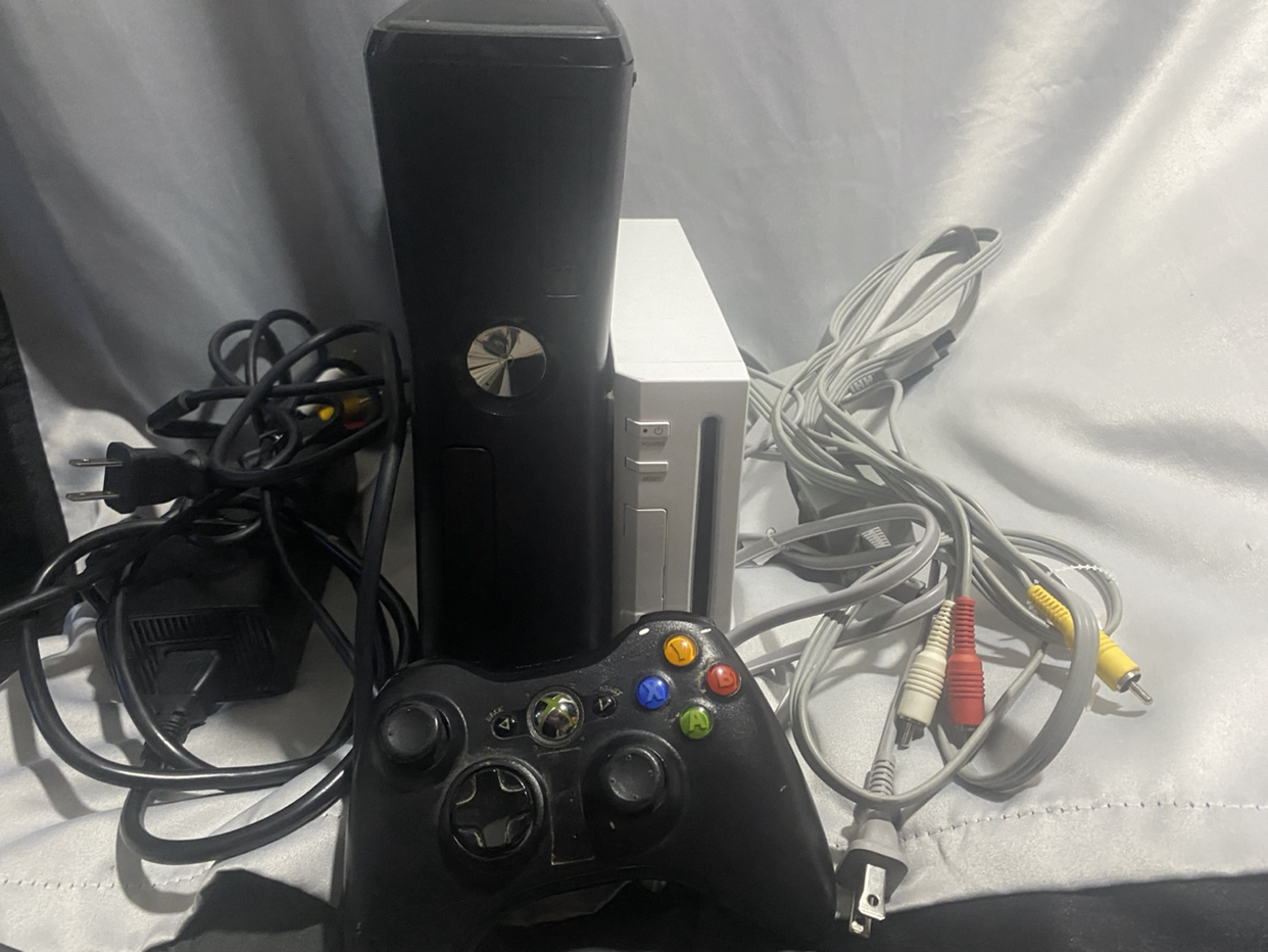 Xbox 360 slim s with cords/controller and Wii with cords bundle - photo 2