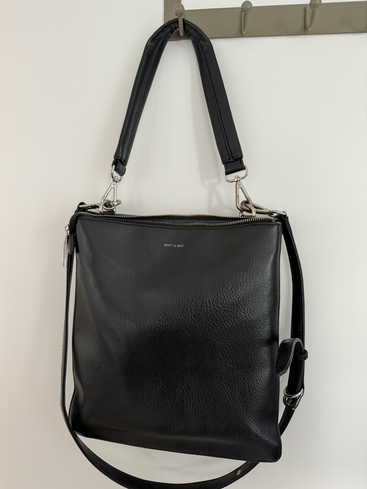 Matt & Nat Black Laptop Bag image indicator(2)