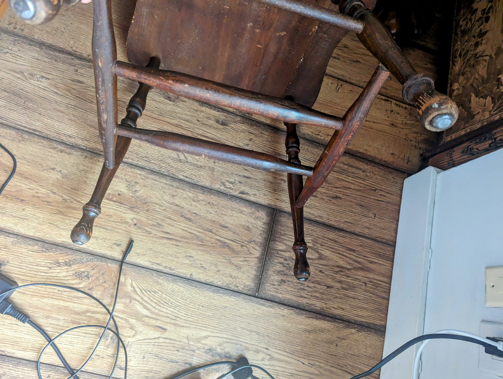 Antique spindle back bow back chair - photo 3