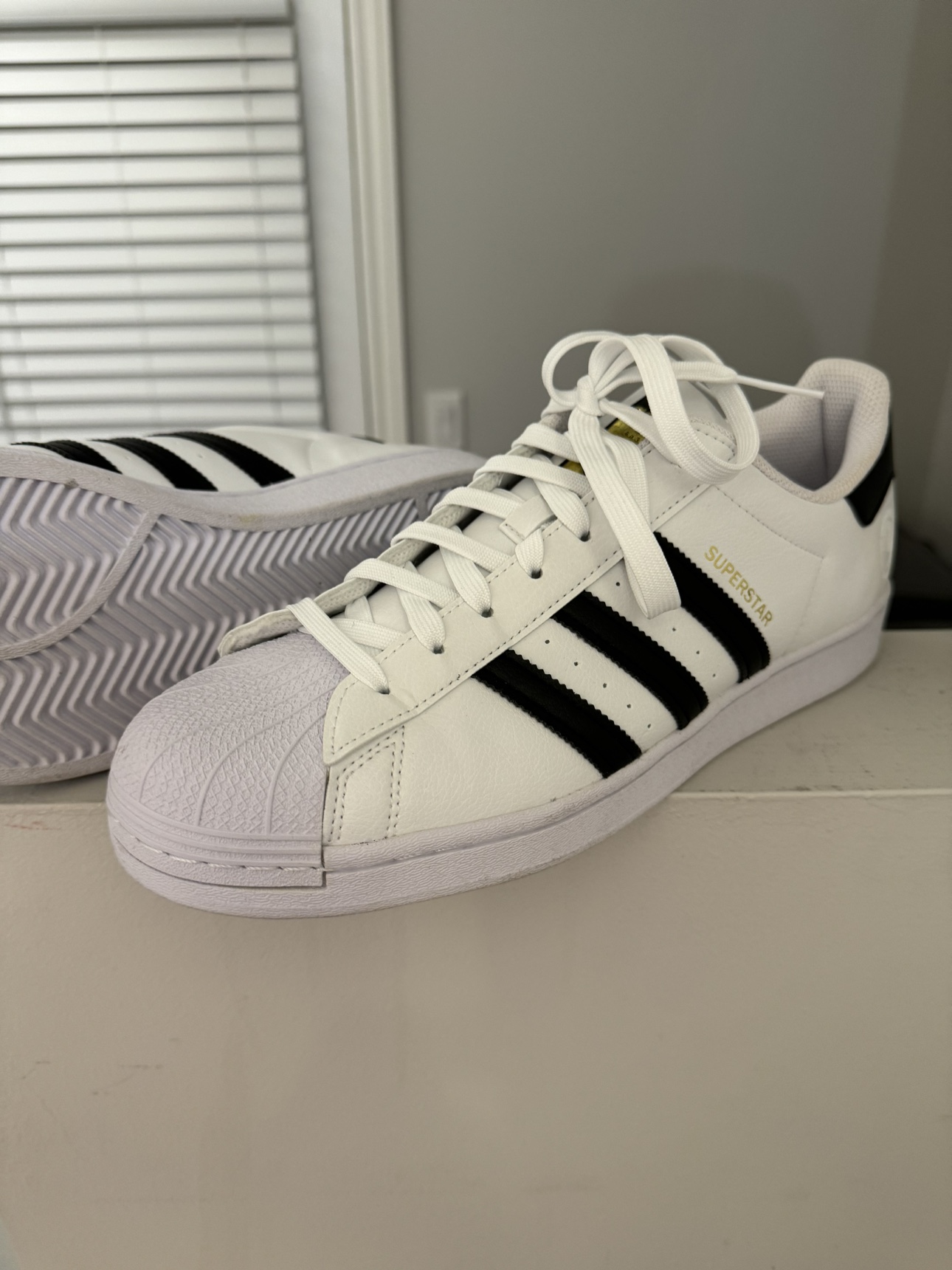 Adidas Superstar size 11 image indicator(2)