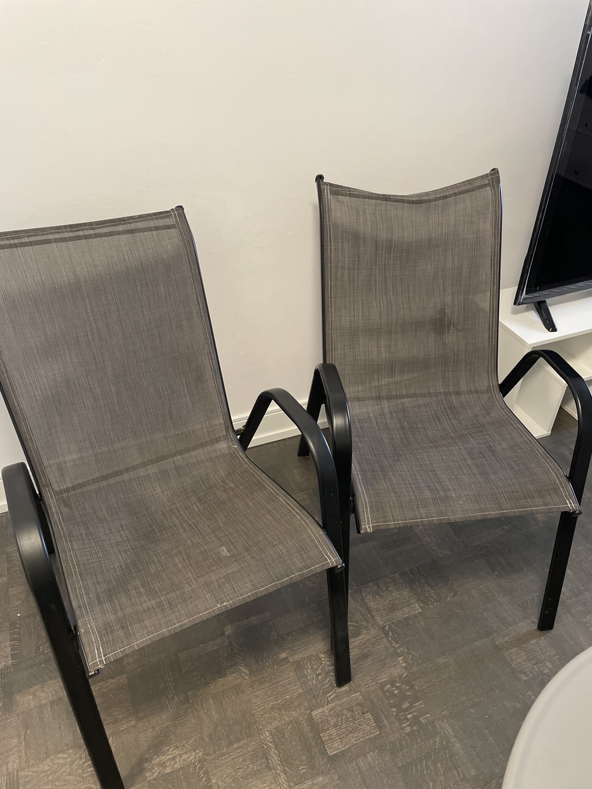 2 Free chairs thumbnail
