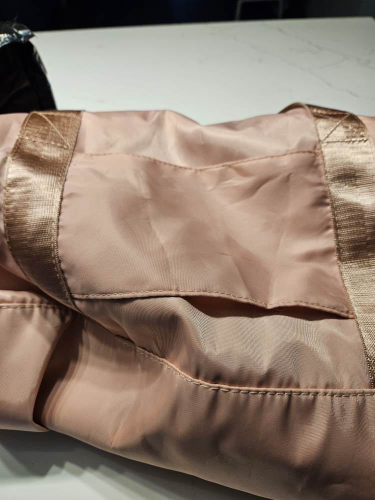 pink gym bag image indicator(2)