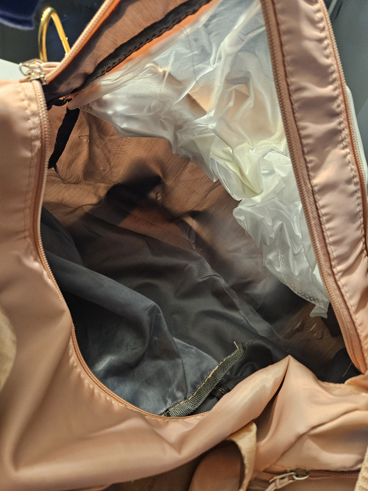 pink gym bag image indicator(3)