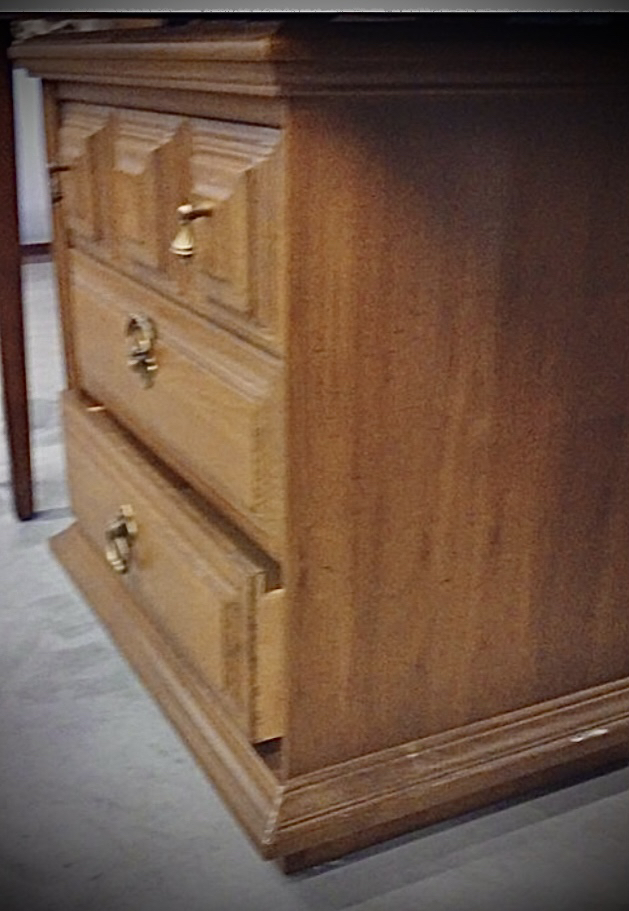 3 Drawer bedside drawer. image indicator(3)