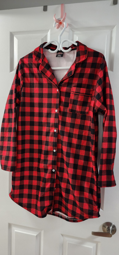 Women's shirt thumbnail