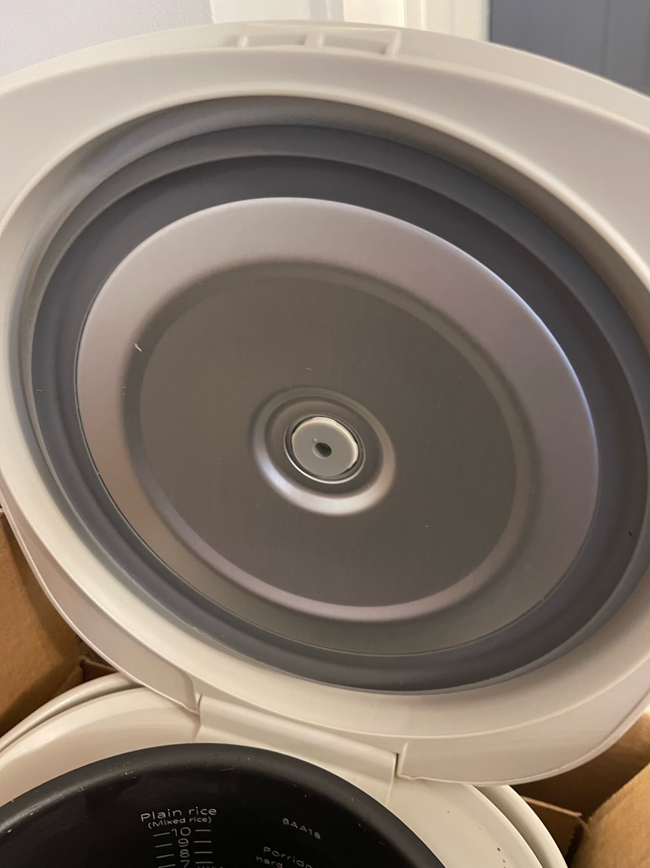 Rice cooker like new / can deliver with small fee image indicator(7)