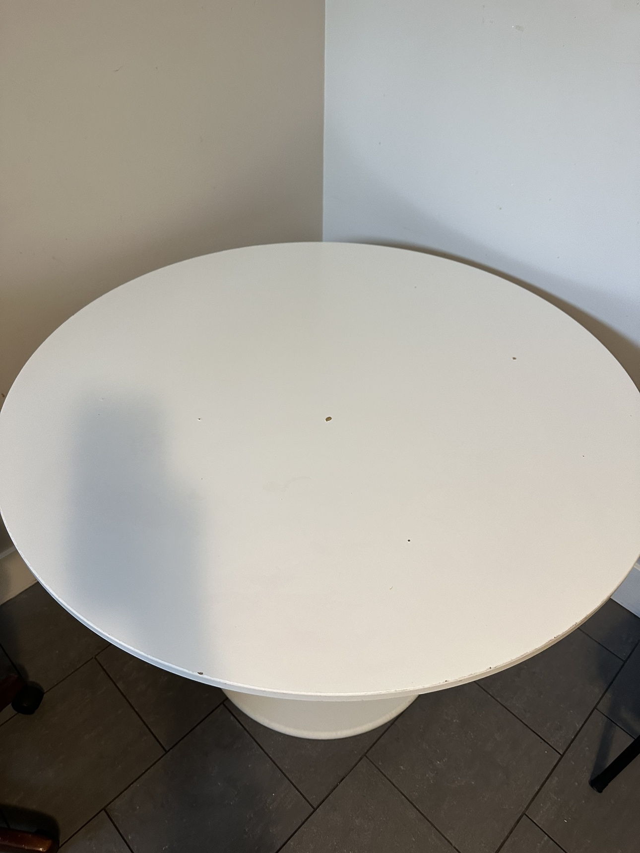 White table image indicator(5)