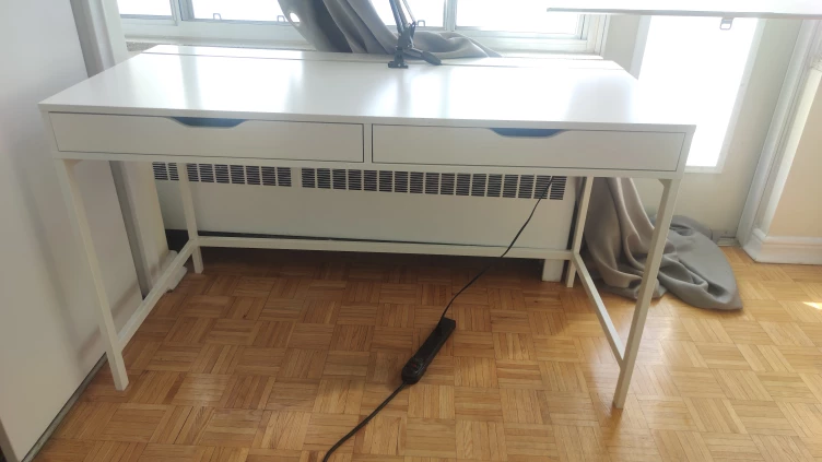 Desk - photo 2