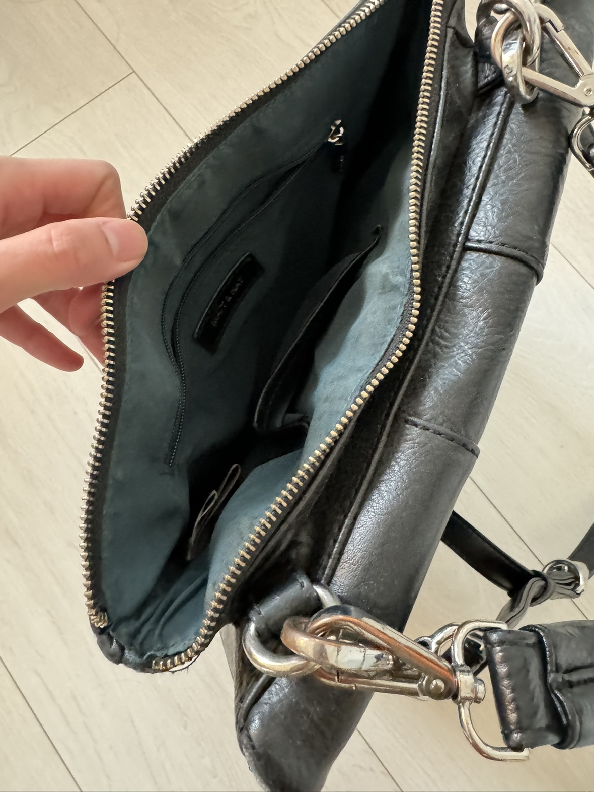 Matt & Nat Black Laptop Bag image indicator(3)