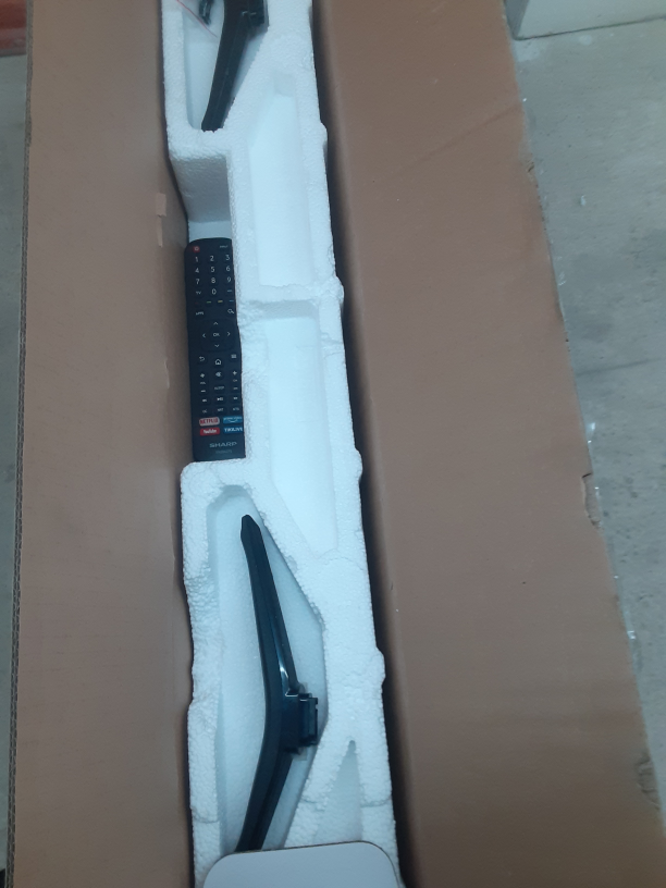 40" TV with sub woofer image indicator(4)