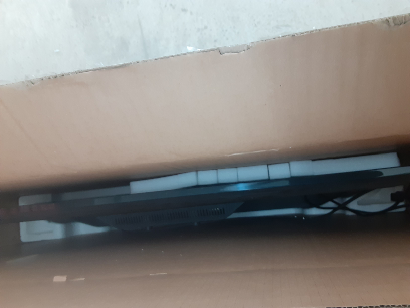 40" TV with sub woofer image indicator(5)